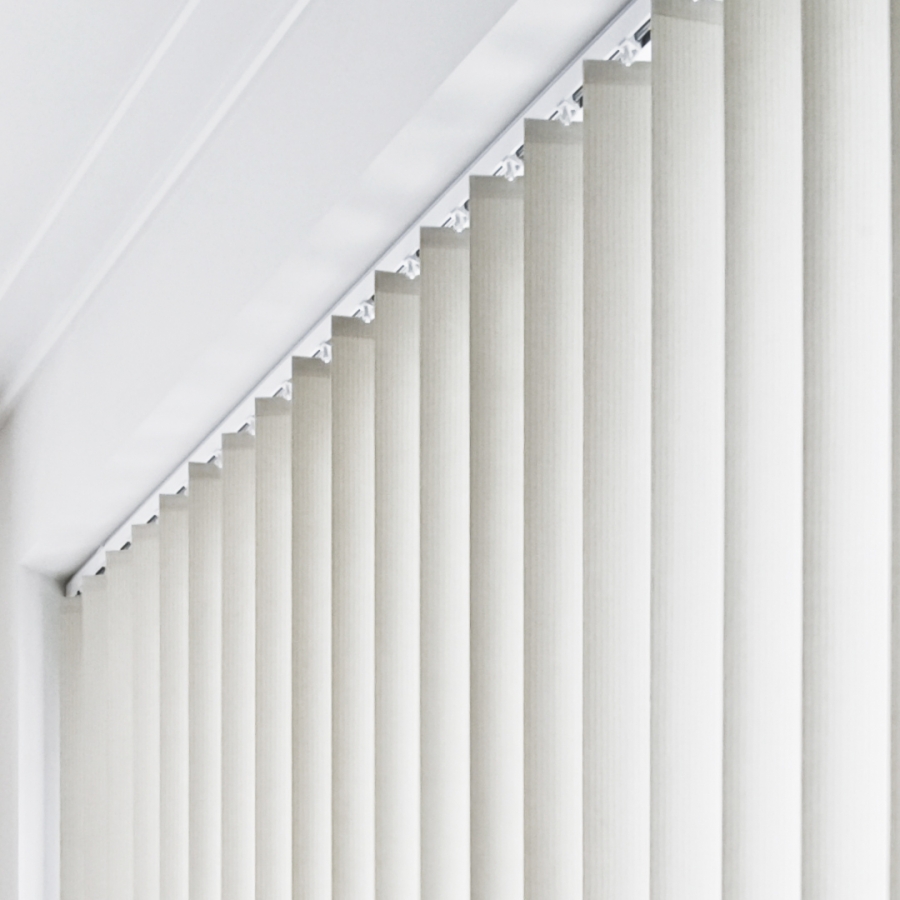 Três motivos para instalar persiana vertical na sua casa
