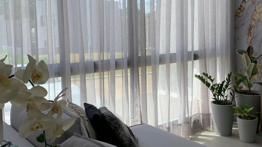 Tudo sobre cortinas tradicionais: tecidos, acabamentos, acionamentos e mais