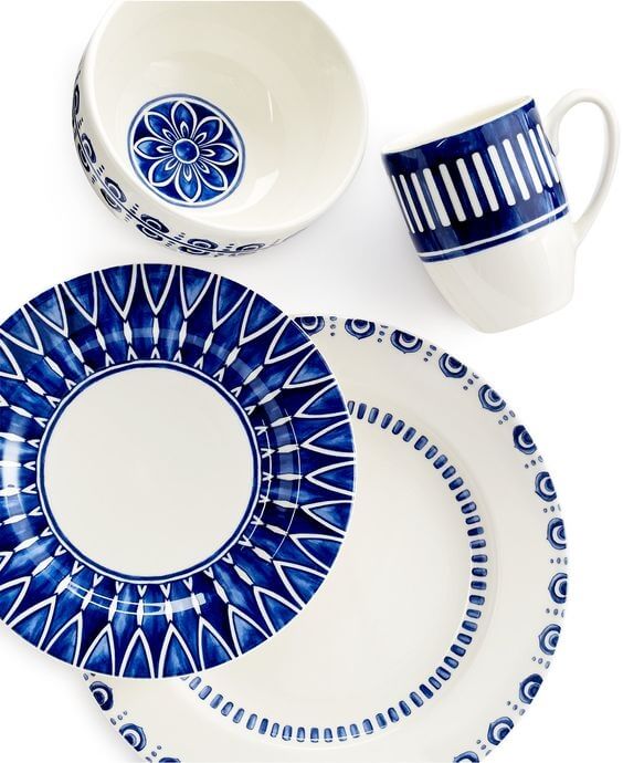 Imagem do artigo: Fugindo do verde e vermelho: como decorar a casa para o Natal com Classic Blue (Cor Pantone 2020)
