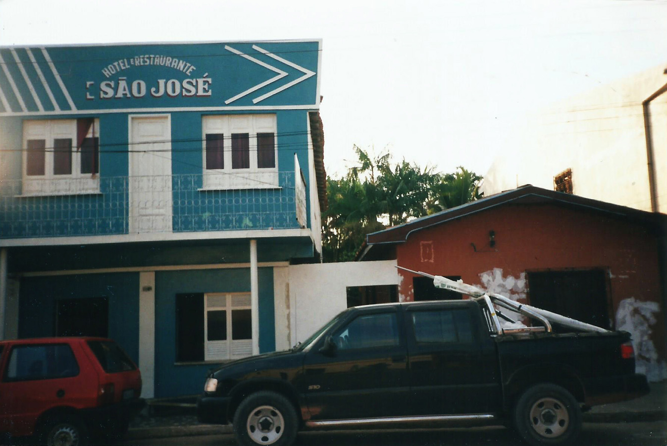 1996: <p>Amplia&ccedil;&atilde;o da &aacute;rea de atendimento para norte e nordeste. Internaliza&ccedil;&atilde;o dos processos de montagem, corte e costura.</p>
