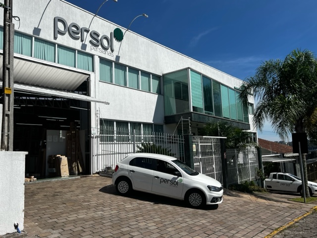 2010: <p>Um novo passo em Caxias do Sul com a inaugura&ccedil;&atilde;o da segunda unidade - e atual sede - na cidade.</p>
